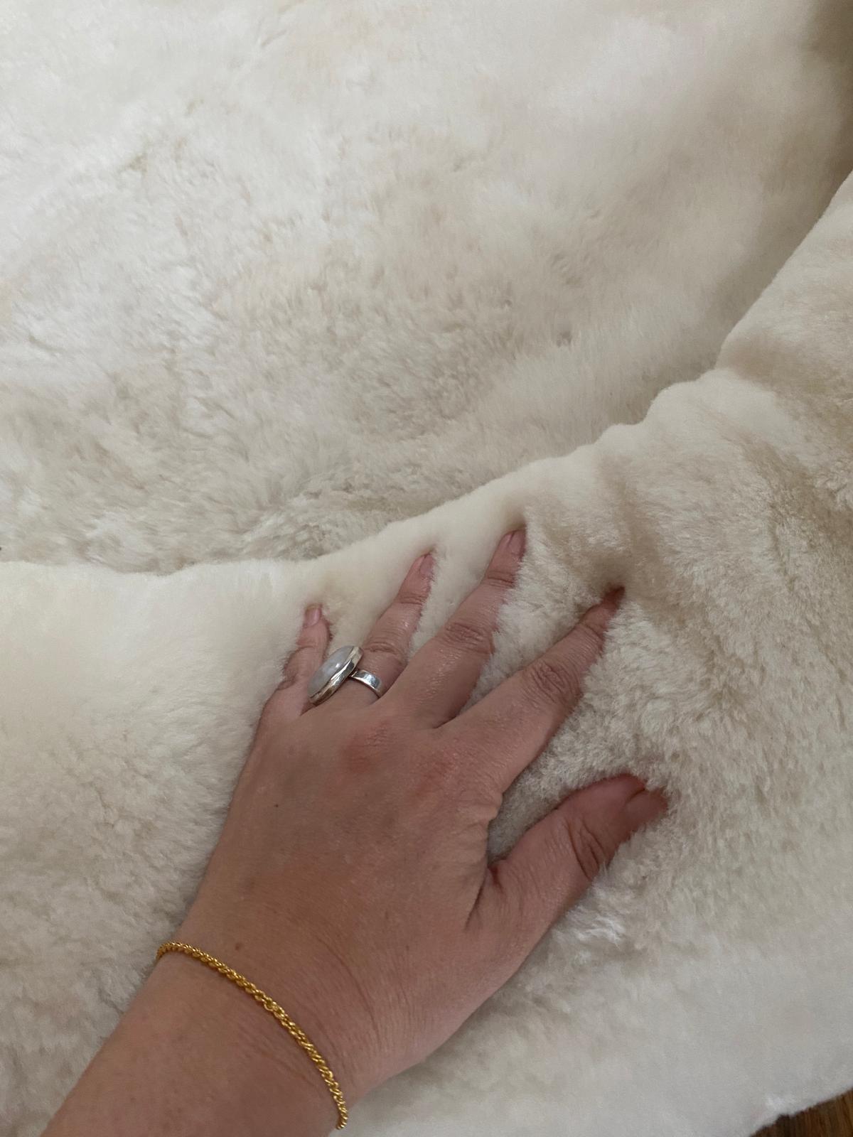 SNUGLY Short Fur Sheepskin Dog Beds